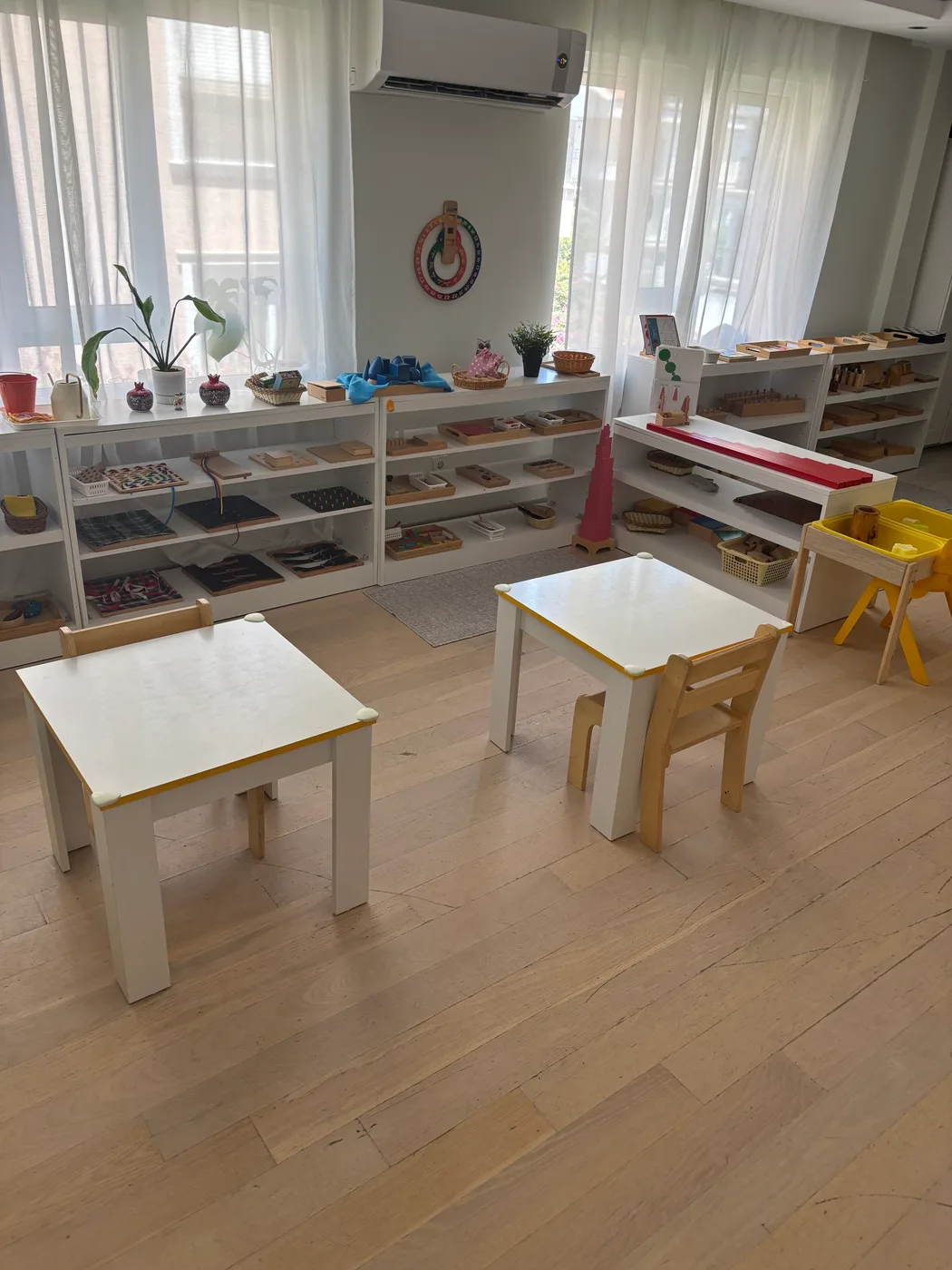 Özel Oksijen Anaokulu Montessori sınıfı — hazırlanmış çevre